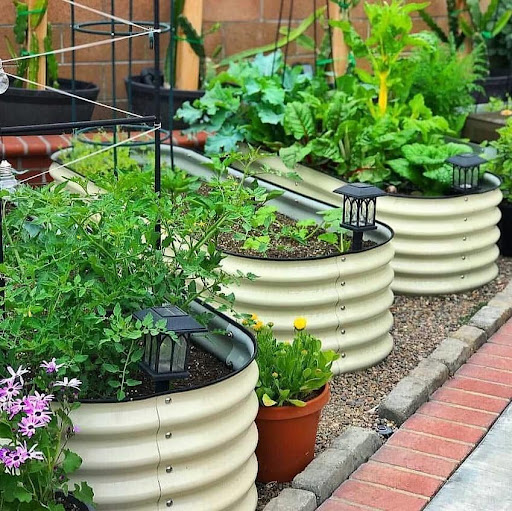 Interesting Ideas For Your Raised Garden Bed